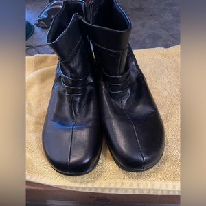 Walking Cradles ankle boots. Size 11W. Black leather. Excellent used condition.